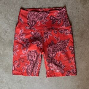 Beyond Yoga Paisley Bike Short (6”)